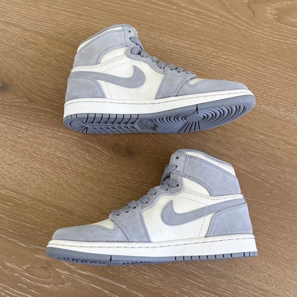 Air Jordan 1 Retro High Pale Ivory Sneakers Size W 7 in Off White Gray